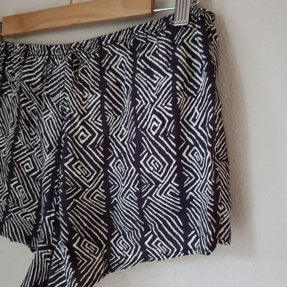 Volcom | Pull On Geometric Aztec Print Short Shorts - Picture 9 of 13